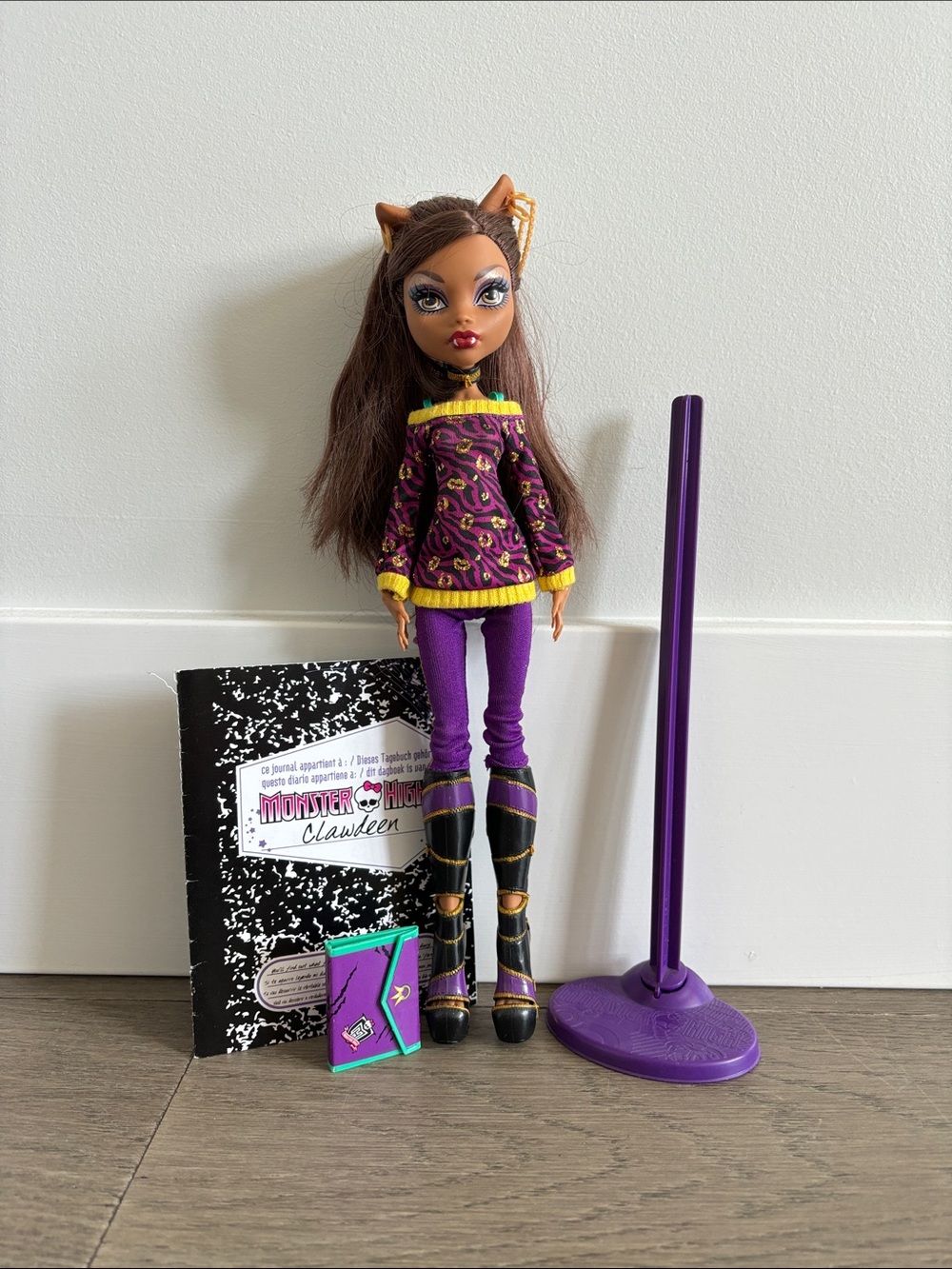 Monster High School’s Out 2011 Clawdeen Wolf Doll with Diary